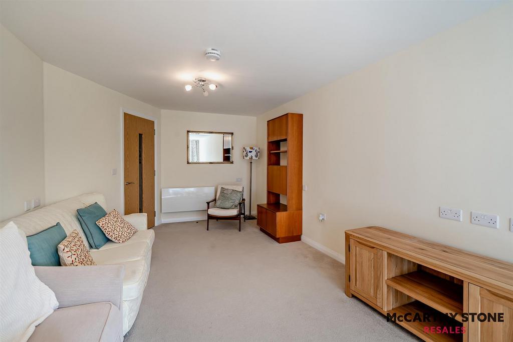 8594310-interior03-800.JPG