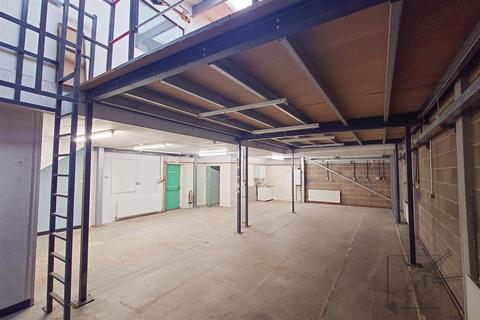 Warehouse to rent, West Mill, Gravesend