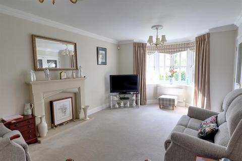 4 bedroom link detached house for sale, Chalfont Crescent, Weston, Crewe