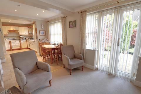 4 bedroom link detached house for sale, Chalfont Crescent, Weston, Crewe