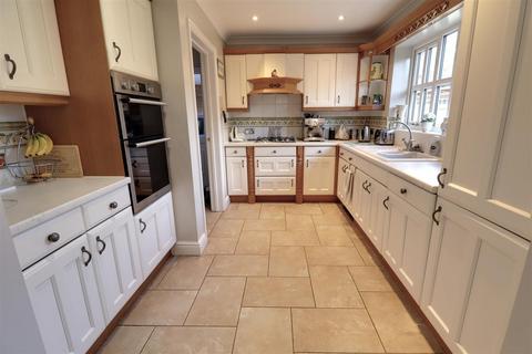 4 bedroom link detached house for sale, Chalfont Crescent, Weston, Crewe