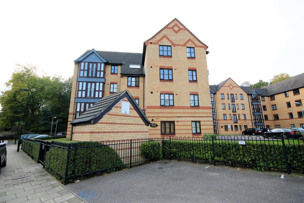 Tidworth Street, London E3 2 bed apartment to rent £1,750 pcm (£404 pw)