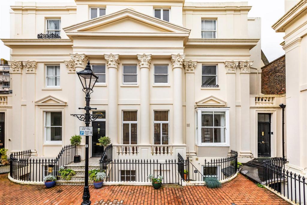 Lansdowne Square, Hove BN3 Studio to rent £900 pcm (£208 pw)