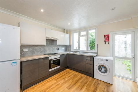 4 bedroom terraced house to rent, St. Mary Magdalene Street, Brighton