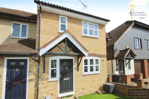 2 bedroom terraced house to rent, Melville Drive, Wickford