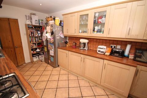 6 Starting Post, Idle Moor, Bradford, BD10 8TY