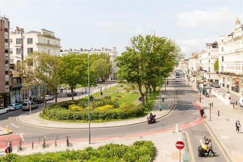 2 bedroom flat to rent, Holland Road, Hove