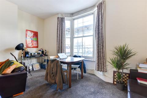 4 bedroom flat to rent, North Road, Brighton