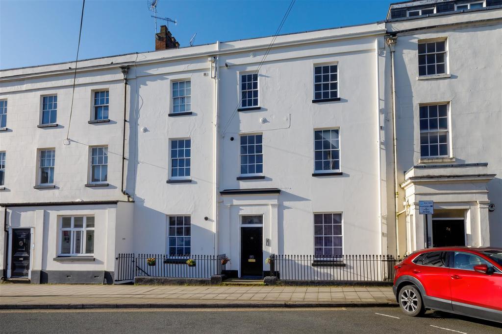 Portland Place West, Leamington Spa 2 bed apartment for sale £375,000