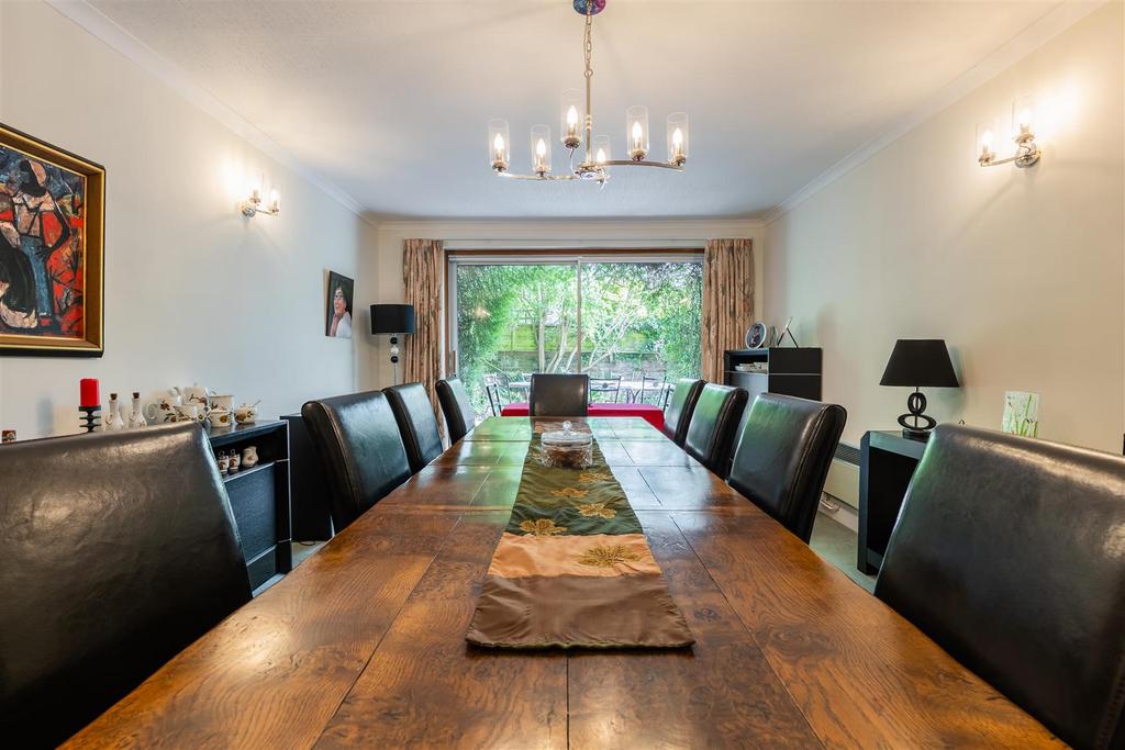 DINING ROOM-2.jpg