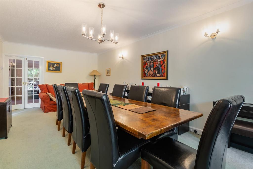 DINING ROOM-4.jpg