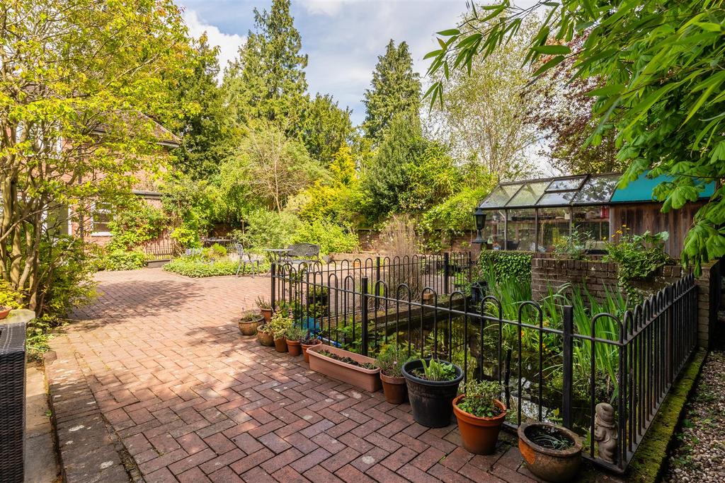 GARDEN-2.jpg