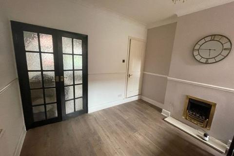 2 bedroom terraced house to rent, Knighton Fields Road East, Leicester