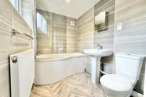 68 Alan Road, Ipswich, IP3 8EY