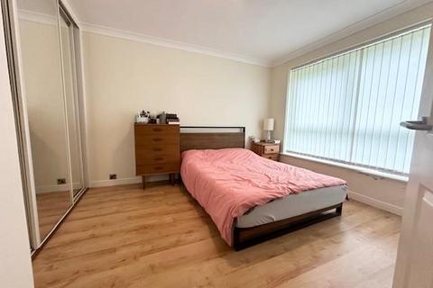 1 bedroom flat to rent, COMPTON, High Meadows