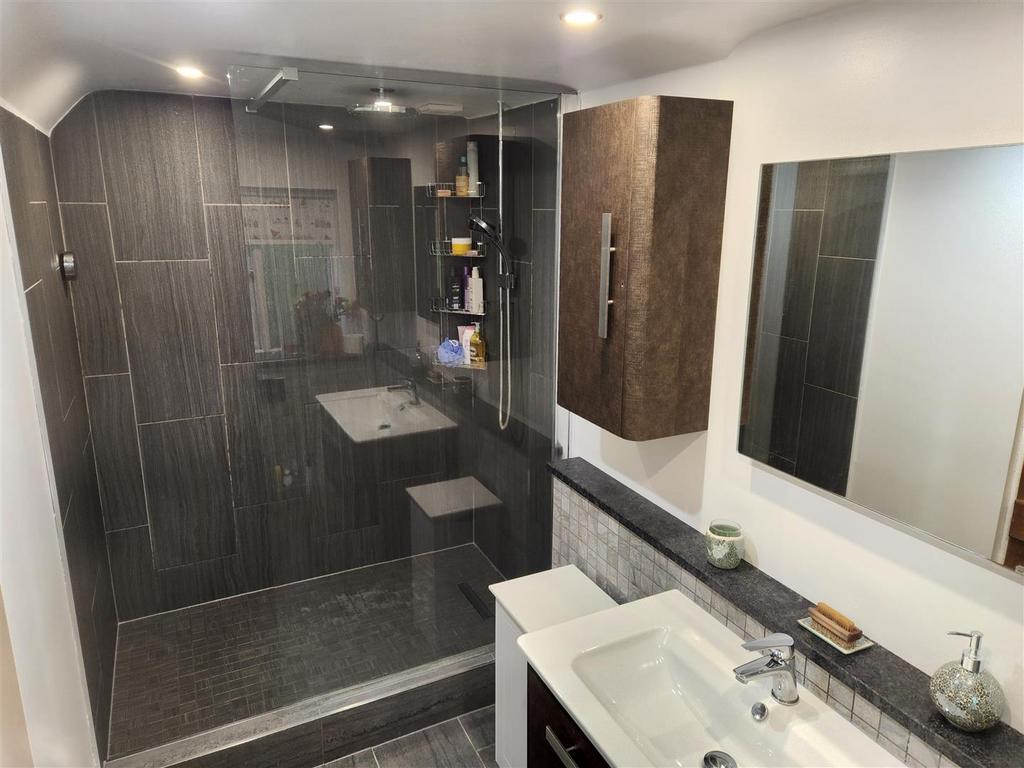 Shower room longton.jpg