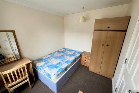 4 bedroom end of terrace house to rent, Buchan Close, Uxbridge,