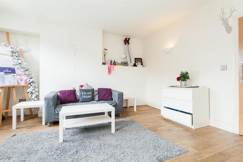 3 bedroom apartment to rent, Wick Road, Bow, London
