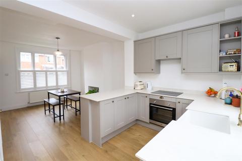 13 Castle Street, Fleet, GU52 7ST
