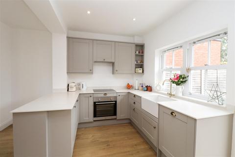 13 Castle Street, Fleet, GU52 7ST