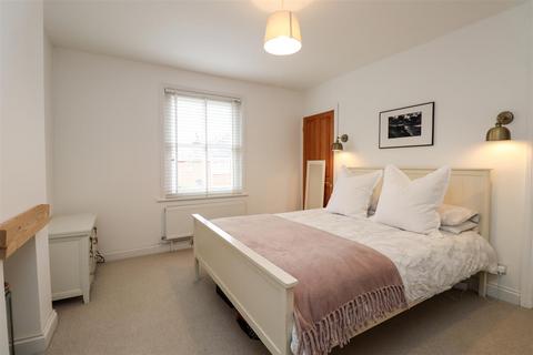 13 Castle Street, Fleet, GU52 7ST