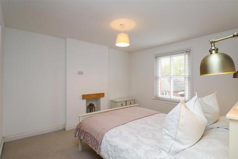 13 Castle Street, Fleet, GU52 7ST