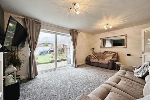 3 bedroom end of terrace house for sale, Arncliffe Way, Warwick
