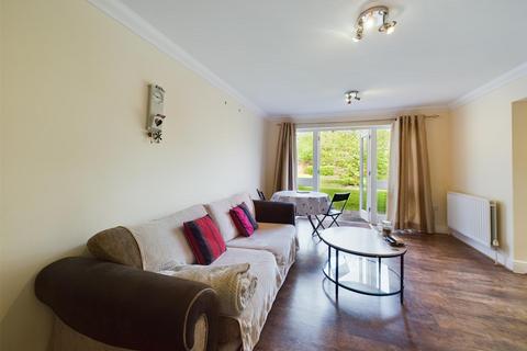 2 bedroom flat for sale, Rosemead Gardens, Southgate RH10