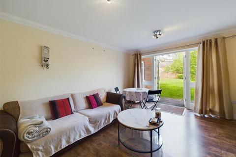 2 bedroom flat for sale, Rosemead Gardens, Southgate RH10