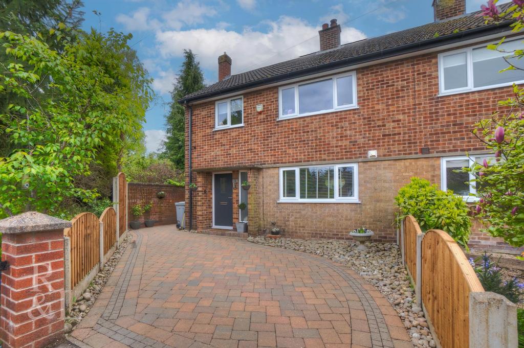 Brookland Close, Gunthorpe, Nottingham 3 bed semidetached house for
