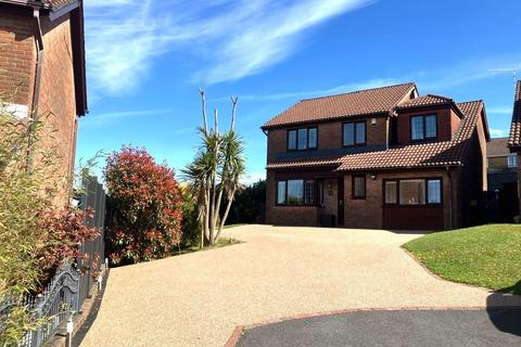 4 bedroom detached house for sale, Clos Sant Teilo, Llangyfelach, Swansea