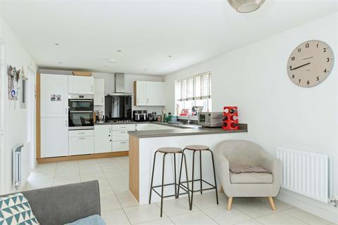 5 bedroom house for sale, Water Lily Way, Worthing