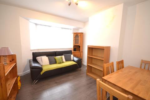 2 bedroom maisonette to rent, Bedford Close, Muswell Hill, London