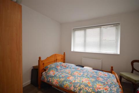 2 bedroom maisonette to rent, Bedford Close, Muswell Hill, London