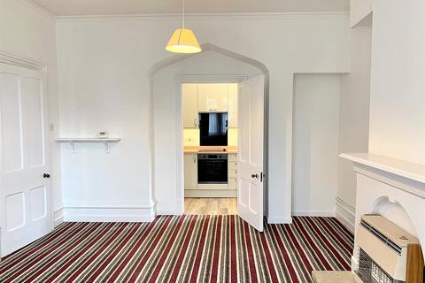 1 bedroom flat to rent, High Street, Royal Wootton Bassett