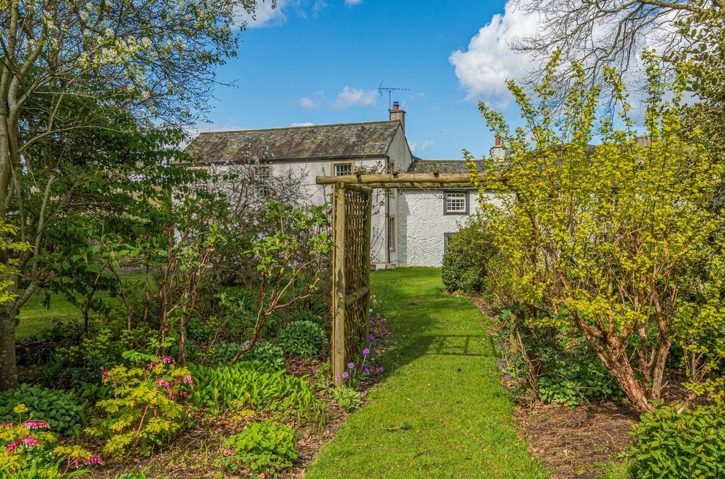 Side garden (formal)