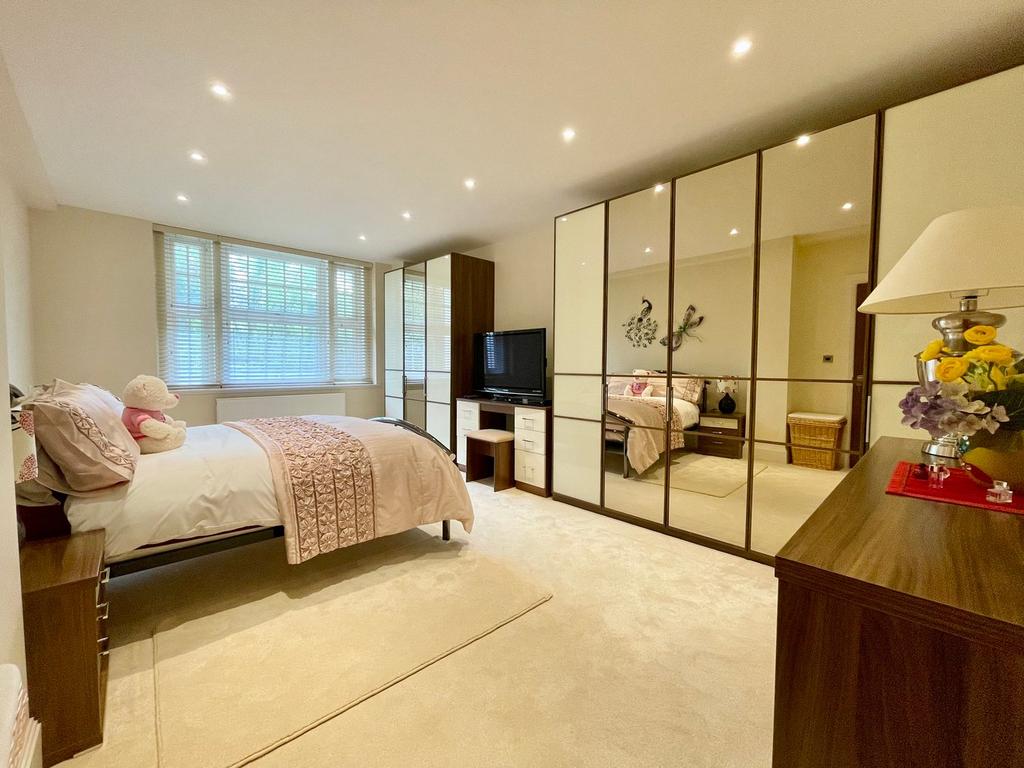 Bath Hill Court, Bath Road... 3 bed apartment for sale £400,000