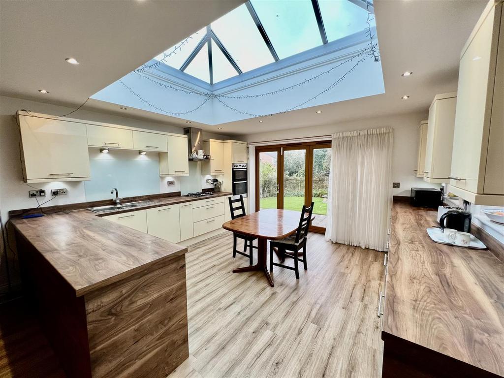 Kitchen/diner/orangery