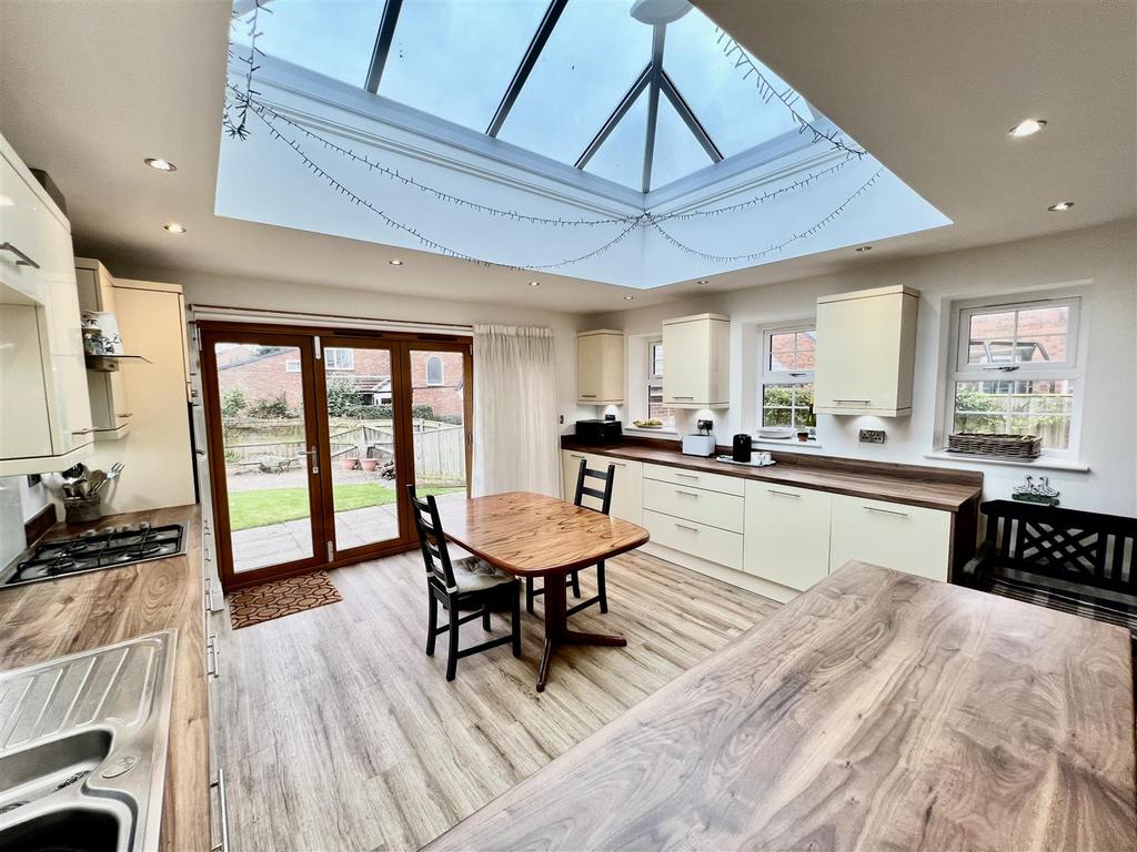 Kitchen/diner/orangery