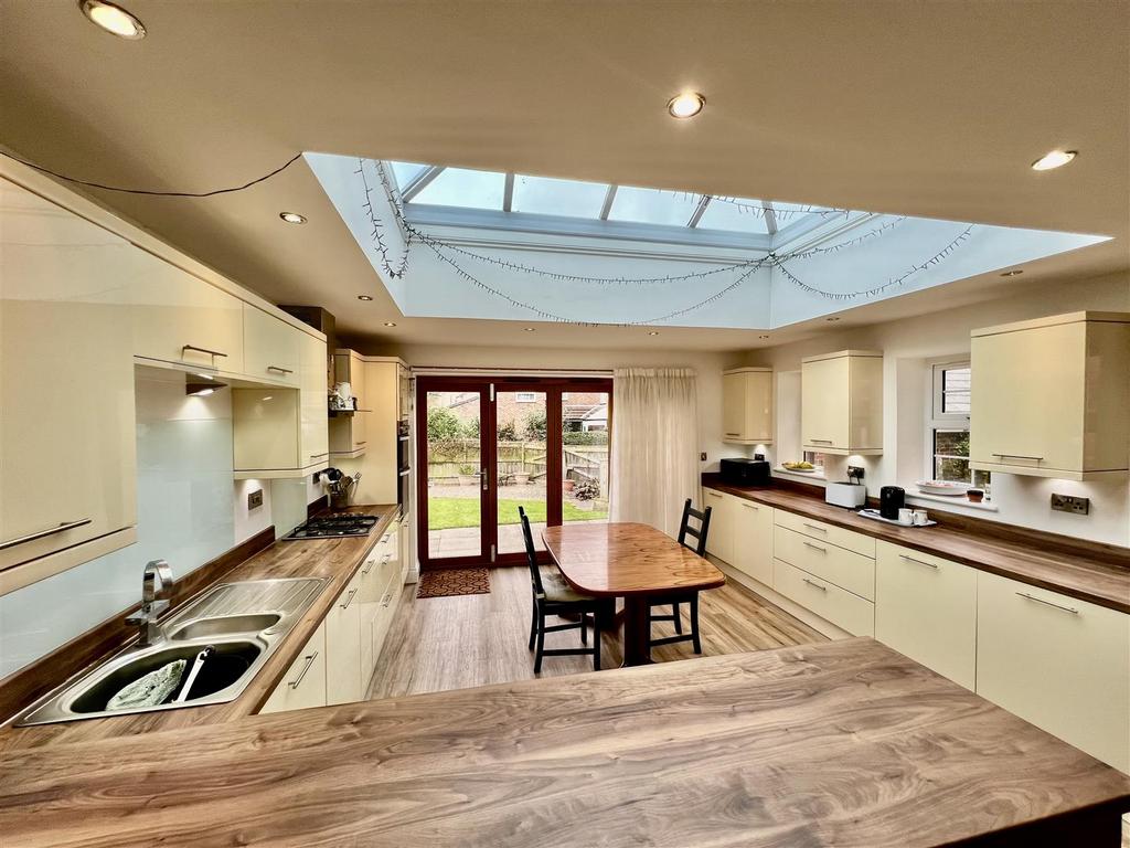 Kitchen/diner/orangery