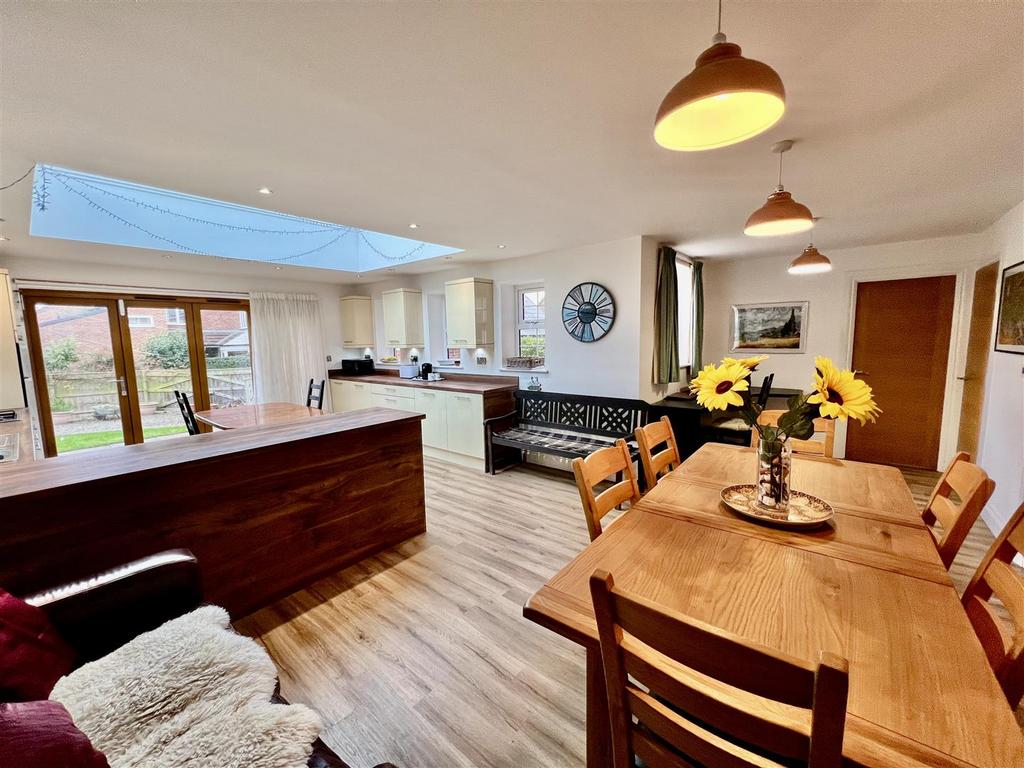 Kitchen/diner/orangery