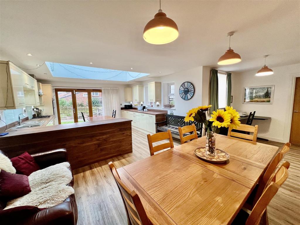 Kitchen/diner/orangery