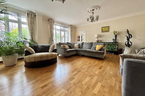 7 Den Road, Bromley, BR2 0NH