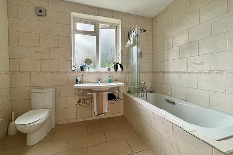 7 Den Road, Bromley, BR2 0NH