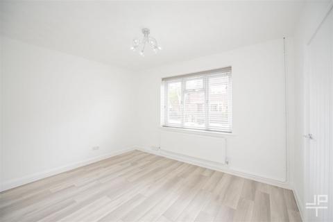 2 bedroom terraced house to rent, Warwick Road, Manchester M29