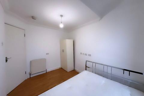 1 bedroom in a flat share to rent, Torrens Road, London E15