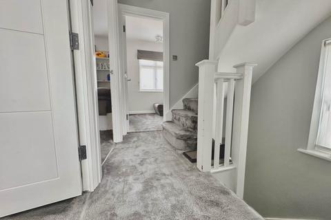 27 Springfield, Bushey Heath, Bushey, WD23 1GL