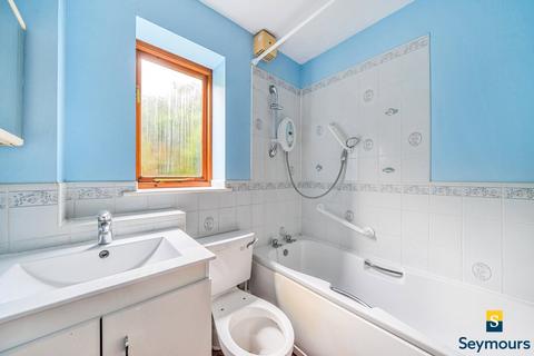10 Hollow Close, Guildford, GU2 7JJ