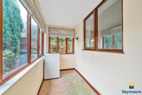 10 Hollow Close, Guildford, GU2 7JJ