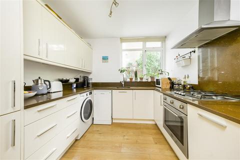 2 bedroom apartment for sale, West Hill, London